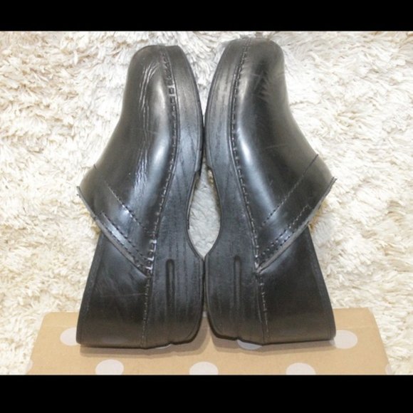 Dansko Black Leather Stapled Professional Clogs - Picture 3 of 7